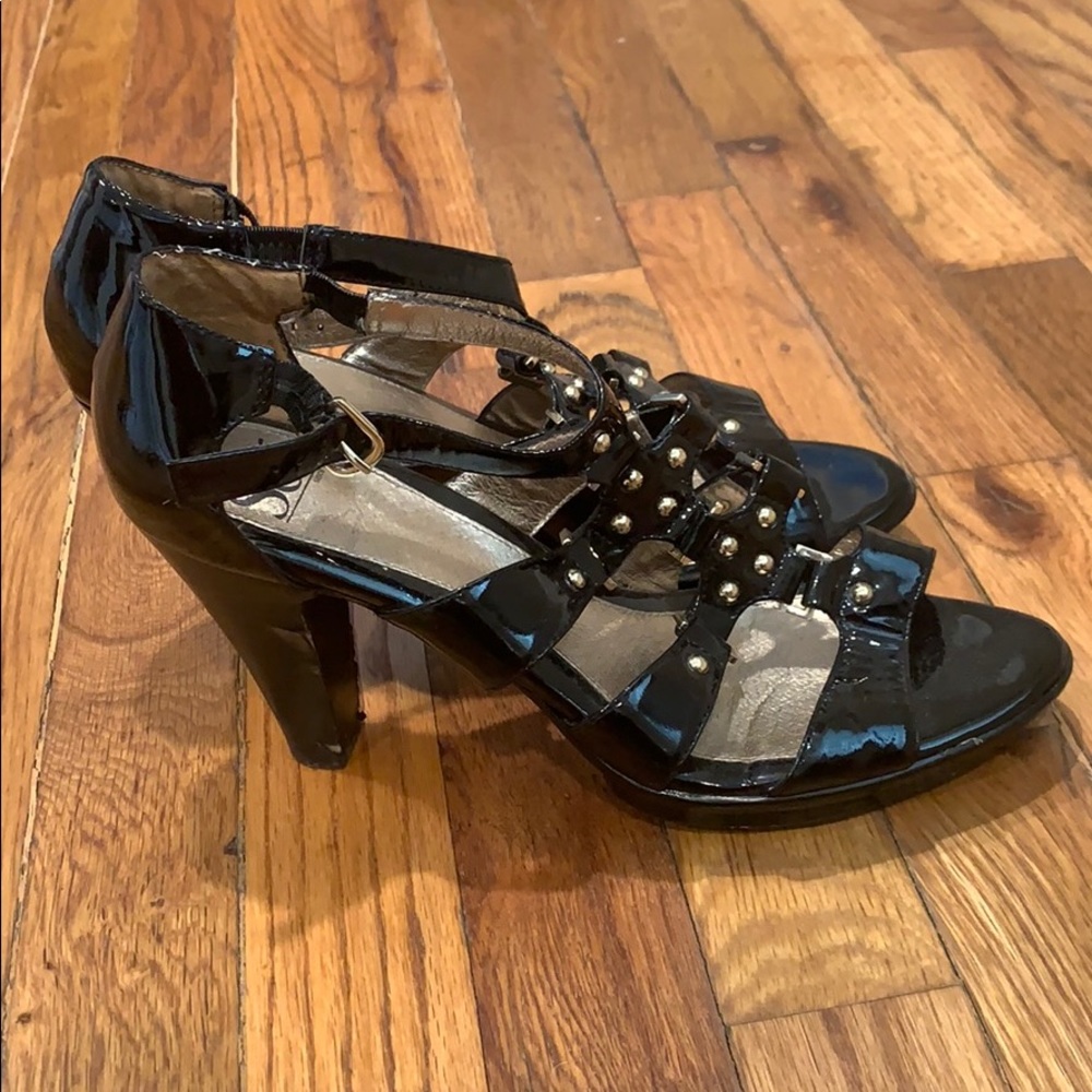 Black and gold open toed heels